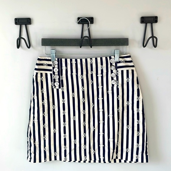 Brooklyn Industries Dresses & Skirts - Brooklyn Industries navy & white button front skirt with embroidered eyelets